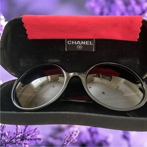 CHANEL Black Oversized Sunglasses Retro-Inspired